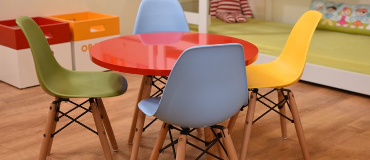 שולחן יצירה וכיסאות קטנים לחדר ילדים